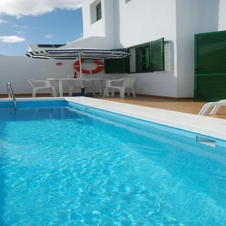 Вилла Puerto Del Carmen Sleeps 6 Pool Wifi *